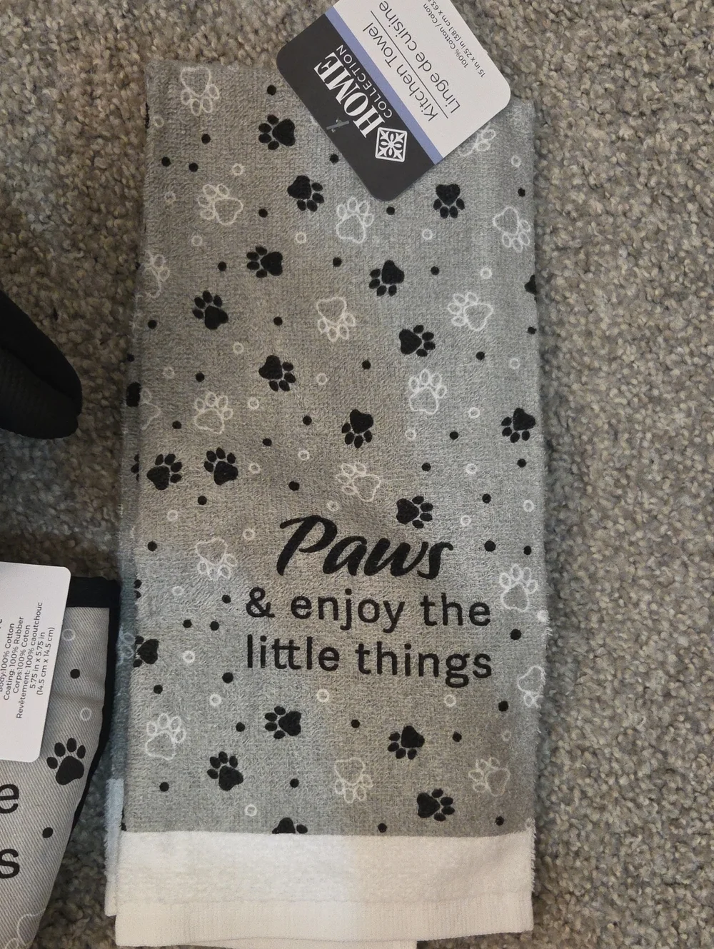 Wags & Wiggles Dog Paw 4 Piece Oven Mitt Set - Black & Gray
